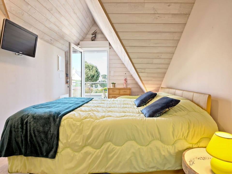 Furniture, Comfort, Building, Wood, Bed Frame, Shade, Bed, House, Floor, Flooring