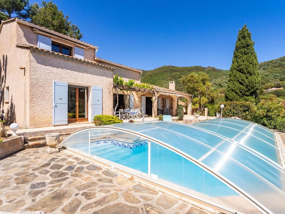 Water, Sky, Building, Property, Plant, Window, Swimming Pool, Azure, Tree, House