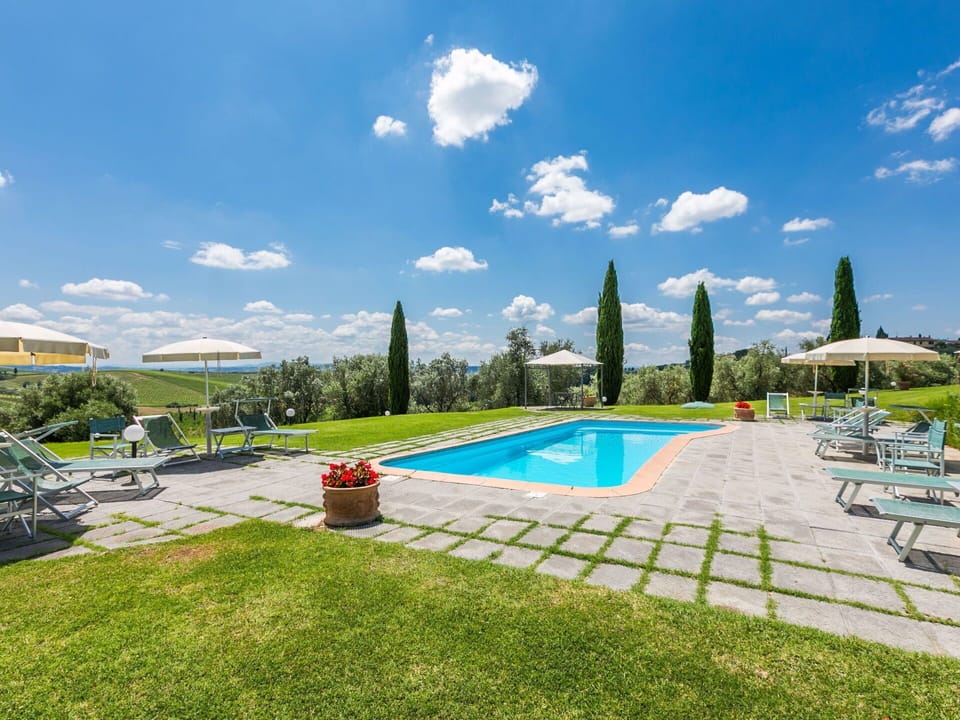 Cloud, Plant, Sky, Water, Swimming Pool, Shade, Tree, Urban Design, Grass, Outdoor Furniture