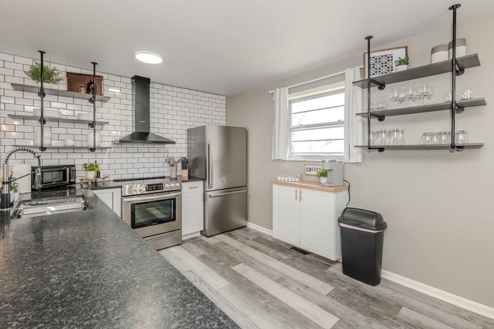 Fully-stocked kitchen with lots of extras!