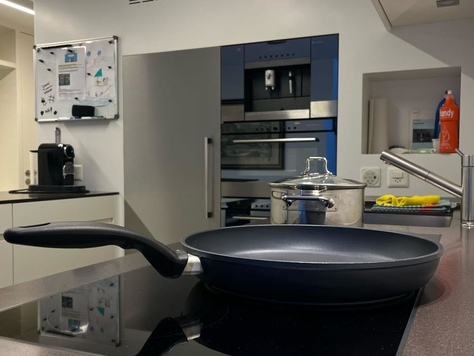 Kitchen Appliance, Tableware, Kitchen, Kitchen Stove, Home Appliance