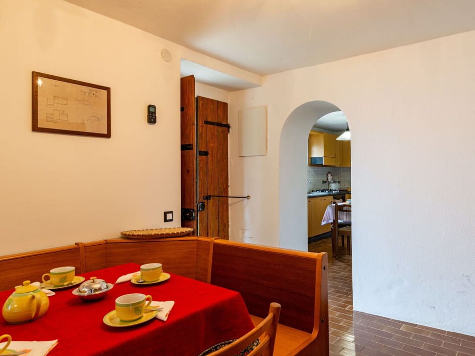 Table, Furniture, Property, Tableware, Chair, Picture Frame, Building, Interior Design, Wood, Couch