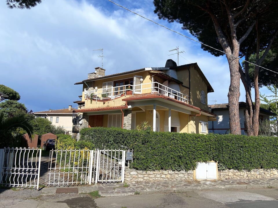 Cloud, Sky, Plant, Building, Property, Window, Tree, House, Fence, Cottage