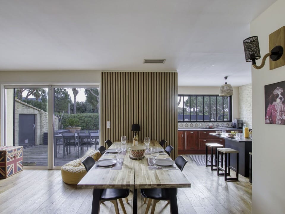 Table, Property, Furniture, Plant, Tableware, Tree, Shade, Chair, Building, Outdoor Furniture