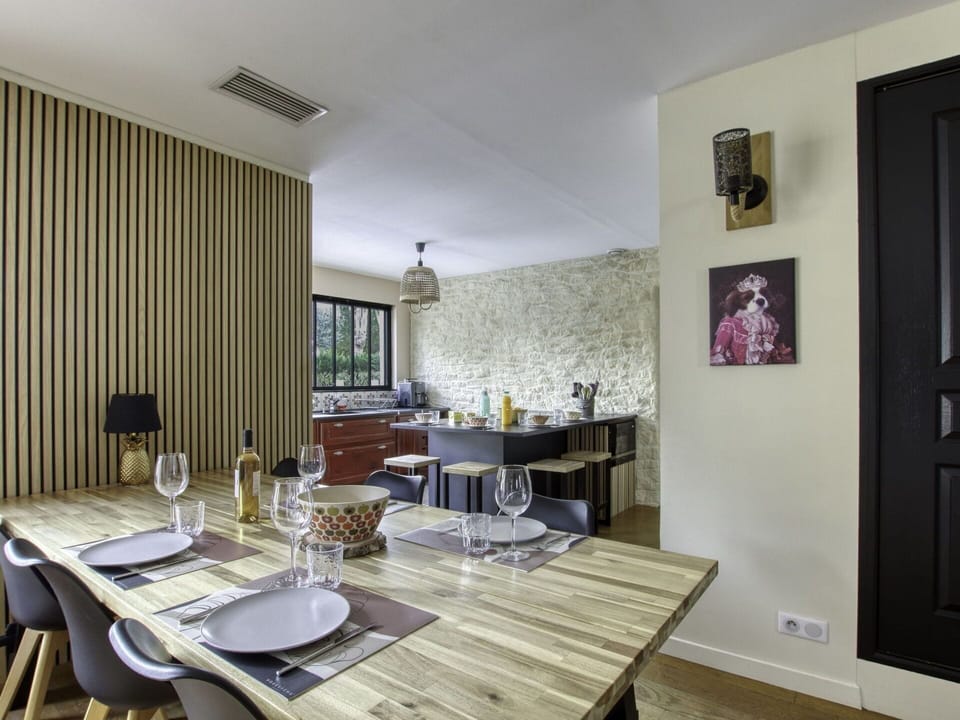 Table, Property, Furniture, Plant, Tableware, Tree, Shade, Chair, Building, Outdoor Furniture
