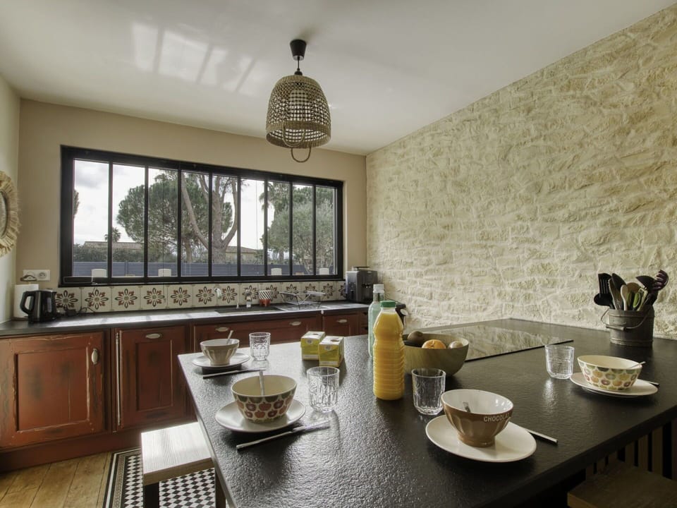 Table, Property, Furniture, Plant, Tableware, Tree, Shade, Chair, Building, Outdoor Furniture