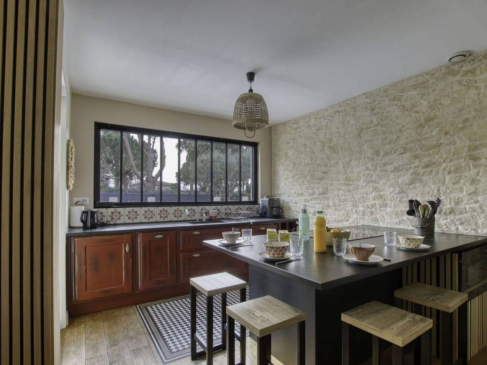 Table, Property, Furniture, Plant, Tableware, Tree, Shade, Chair, Building, Outdoor Furniture