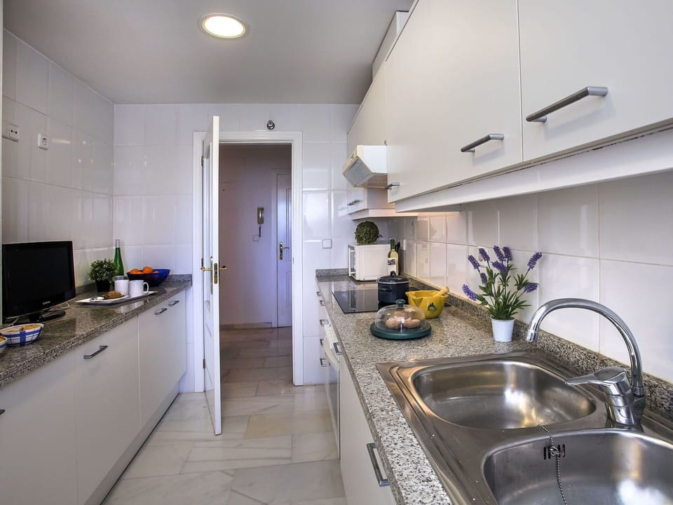 Tap, Kitchen Sink, Countertop, Cabinetry, Property, Sink, Plumbing Fixture, Kitchen, Building, Interior Design