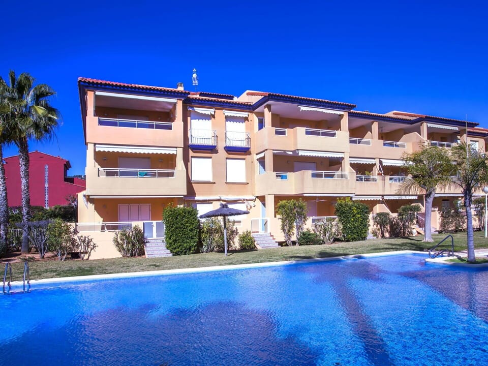 Plant, Water, Building, Property, Sky, Blue, Azure, Swimming Pool, Tree, Leisure