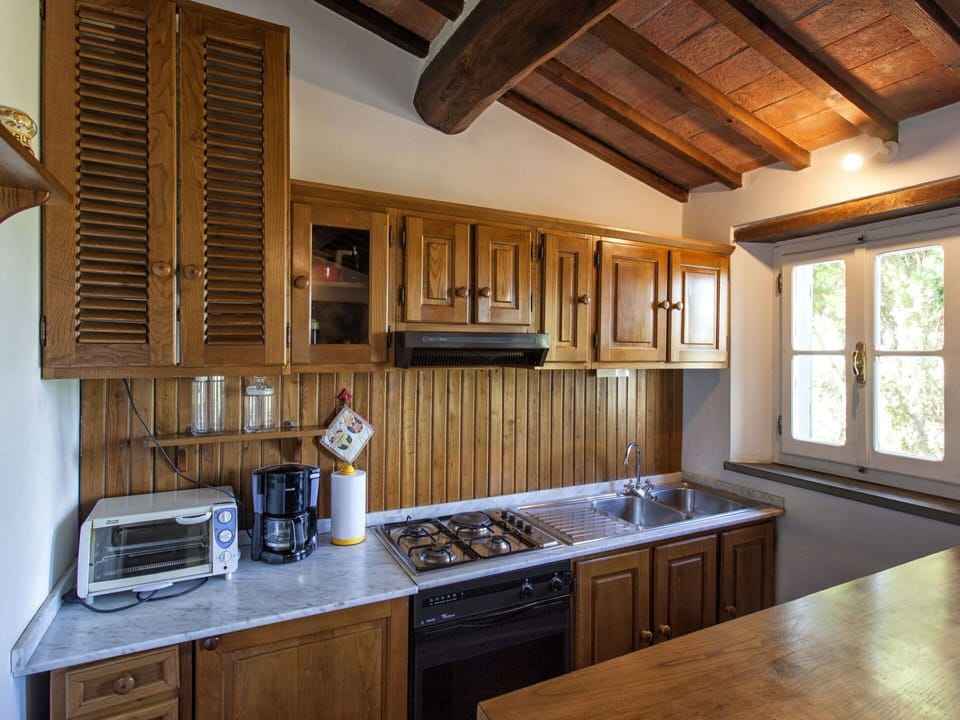 Sky, Plant, Cloud, Daytime, Azure, Nature, Tree, Land Lot, Building, Architecture