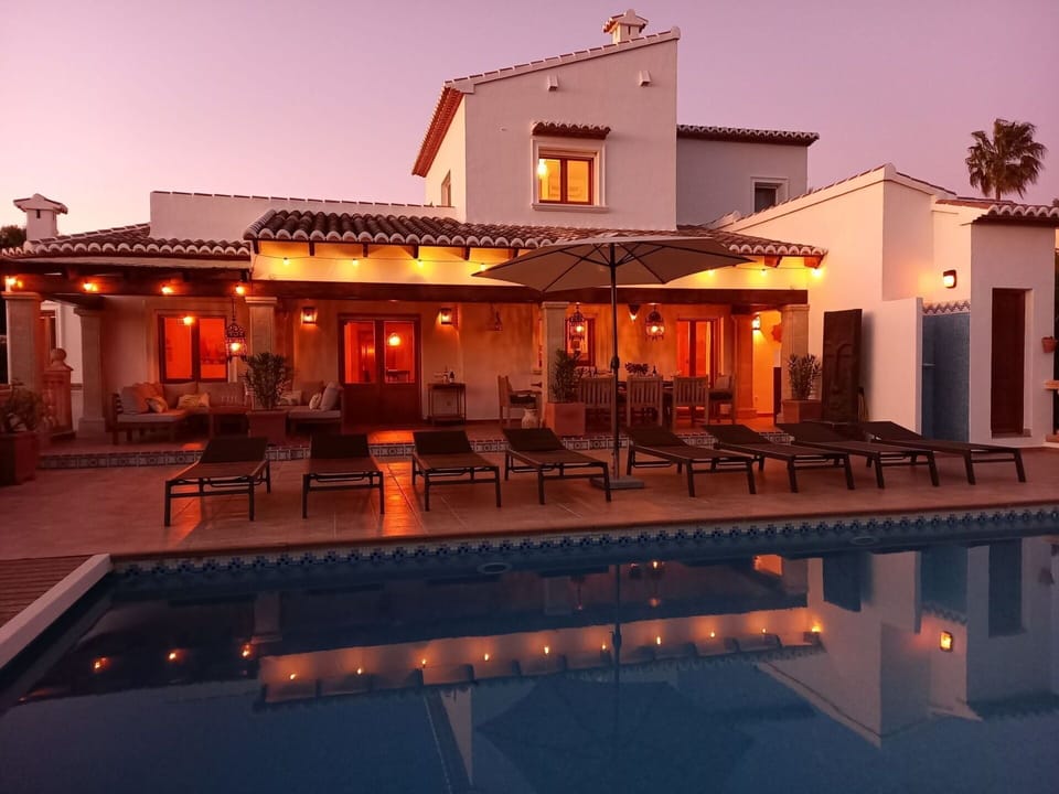 Property, Sky, Furniture, Building, Dusk, Window, Chair, Outdoor Furniture, Residential Area, Real Estate