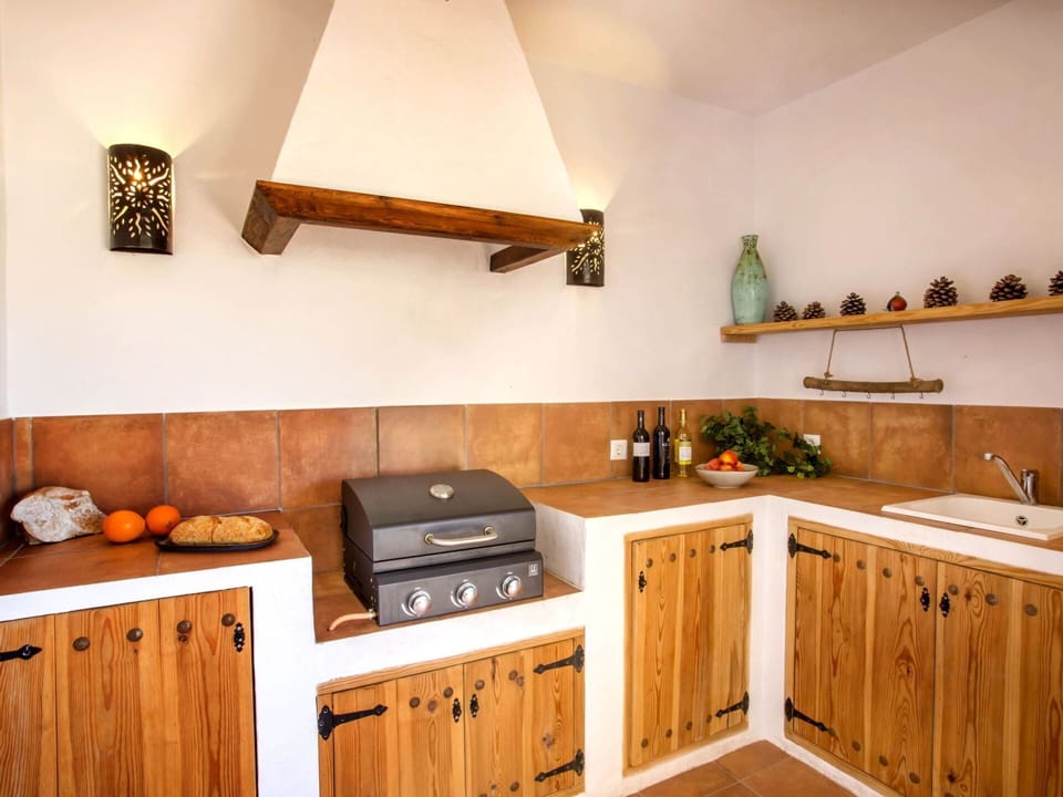 Cabinetry, Countertop, Property, Drawer, Wood, Kitchen Stove, Interior Design, Kitchen, Kitchen Appliance, Lighting