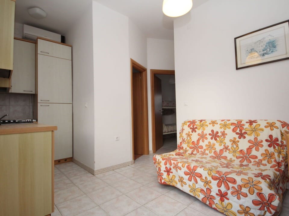 Furniture, Property, Building, Comfort, Wood, Cabinetry, Lighting, Interior Design, Floor, Flooring