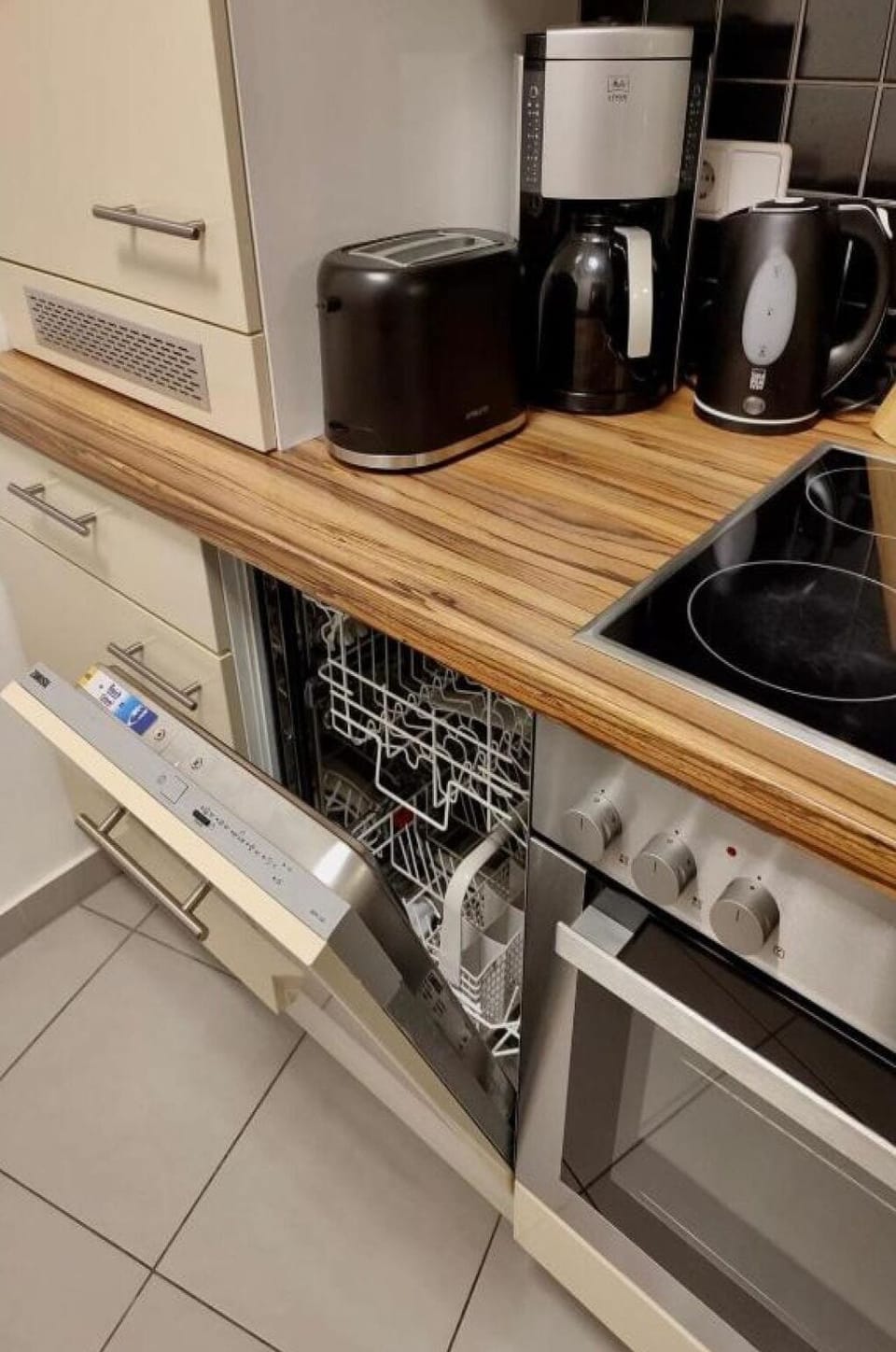 Cabinetry, Furniture, Countertop, Shelf, Kitchen Appliance, Tableware, Kitchen, Home Appliance, Shelving, Computer Desk