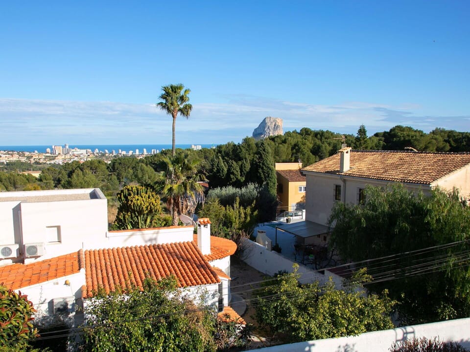 Water, Plant, Cloud, Building, Sky, Property, Swimming Pool, Azure, Shade, Rectangle