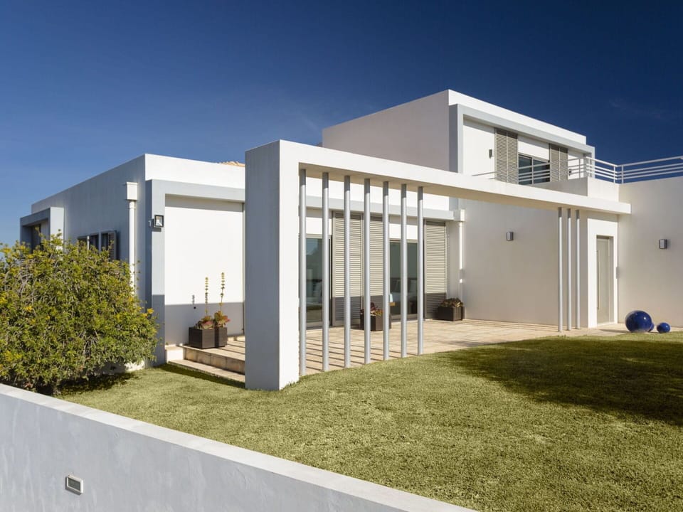 Water, Plant, Cloud, Building, Sky, Property, Swimming Pool, Azure, Shade, Rectangle