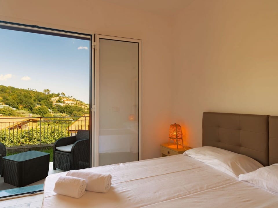 Furniture, Building, Comfort, Wood, Textile, Shade, Interior Design, Plant, Bed Frame, Floor