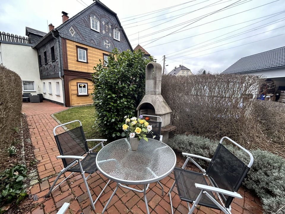 Plant, Furniture, Sky, Property, Table, Building, Cloud, Window, Chair, Outdoor Furniture