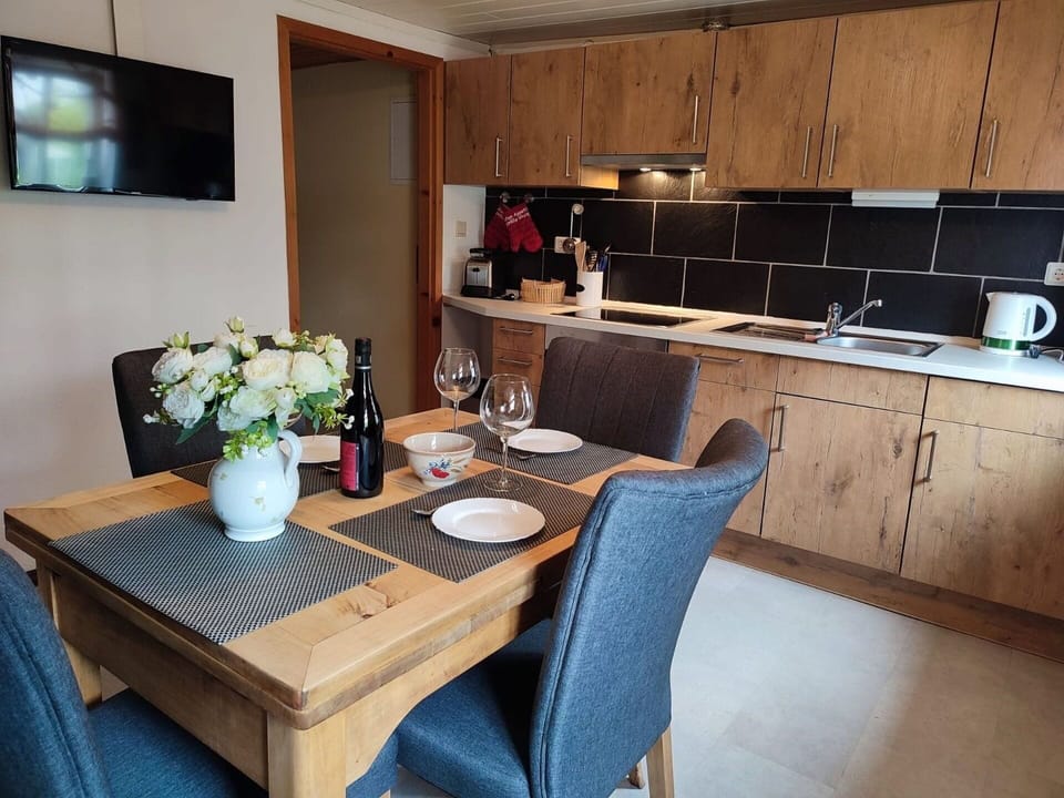 Table, Furniture, Cabinetry, Countertop, Chair, Lighting, Interior Design, Wood, Living Room, Floor
