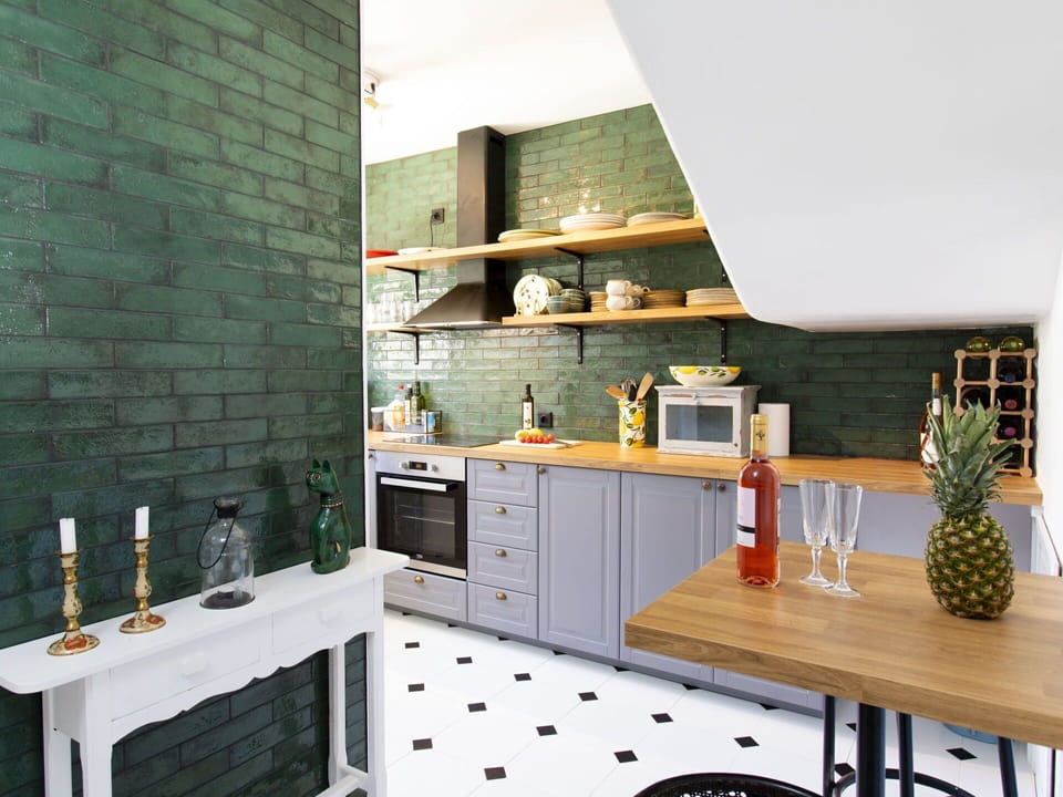 Countertop, Cabinetry, Furniture, Property, Table, Kitchen, Interior Design, Drawer, Wood, Flooring