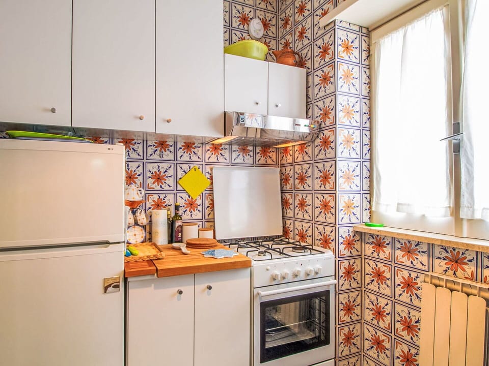 Property, Cabinetry, Window, Interior Design, Gas Stove, Kitchen Stove, Kitchen, Orange, Countertop, Kitchen Appliance