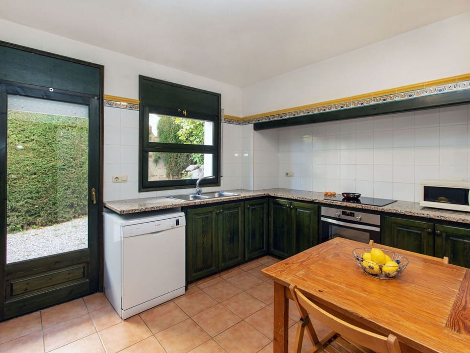 Cabinetry, Countertop, Furniture, Kitchen Stove, Building, Table, Sink, Kitchen Sink, Interior Design, Wood