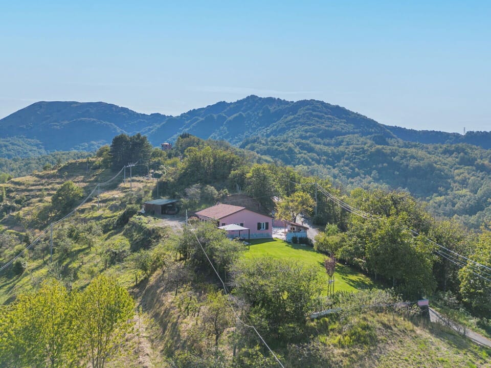 Sky, Plant, Mountain, Natural Landscape, Slope, Land Lot, Terrain, House, Cloud, Tree