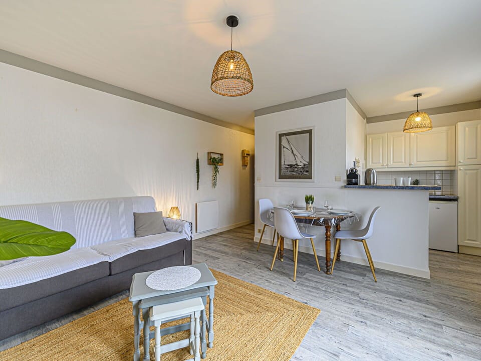 Table, Furniture, Property, Cabinetry, Couch, Wood, Lighting, Interior Design, House, Flooring