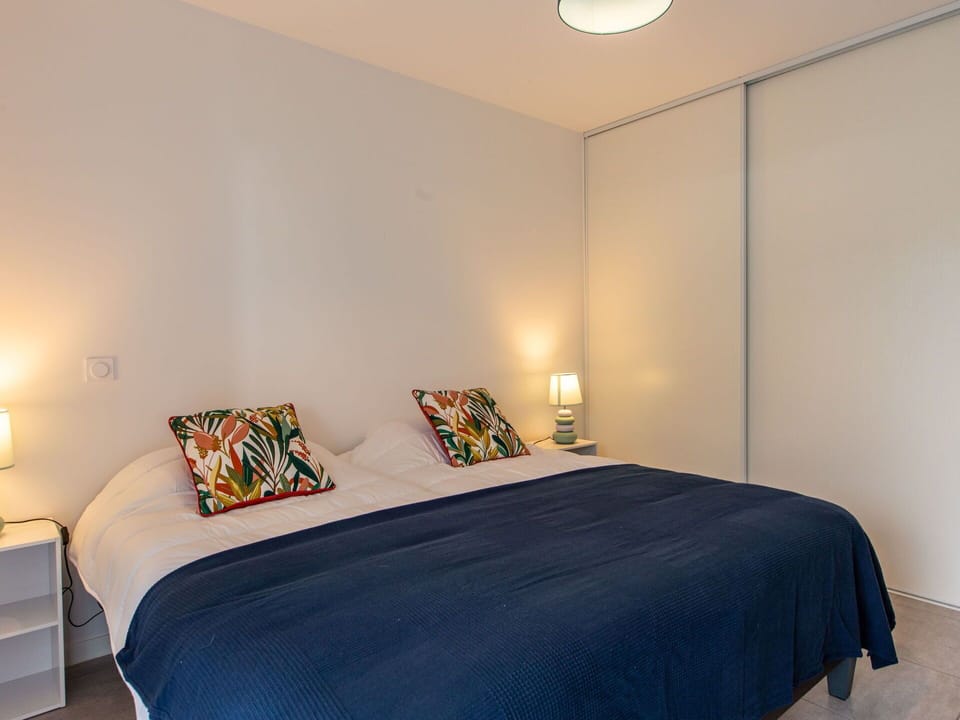 Furniture, Property, Building, Comfort, Lighting, Wood, Interior Design, Textile, House, Pillow
