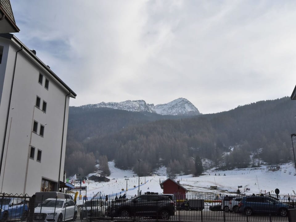 Cloud, Sky, Mountain, Wheel, Car, Building, Snow, Window, Tree, Slope