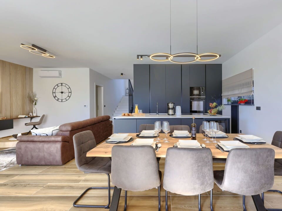 Table, Sky, Furniture, Property, Building, Cloud, Tableware, Azure, Chair, Interior Design