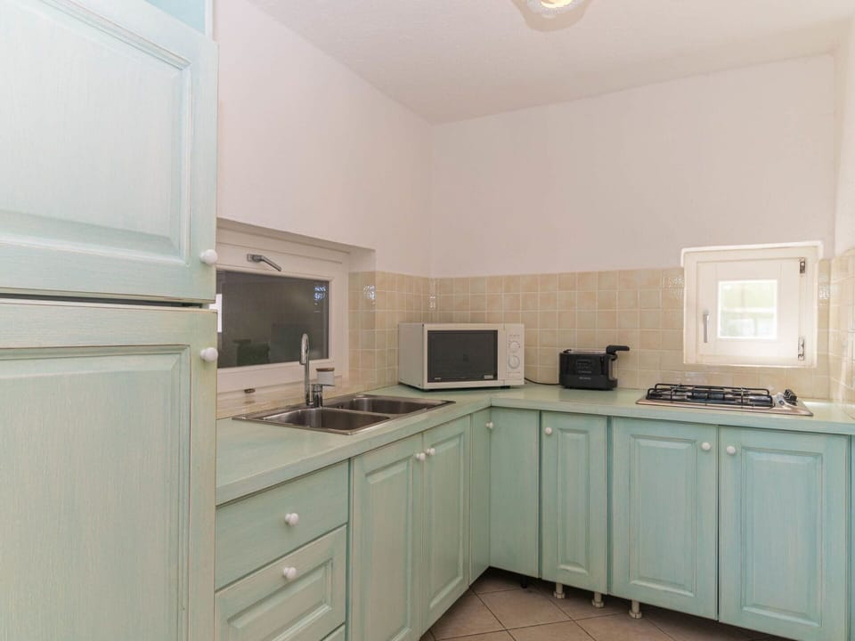 Cabinetry, Property, Furniture, Building, Countertop, Drawer, Interior Design, Flooring