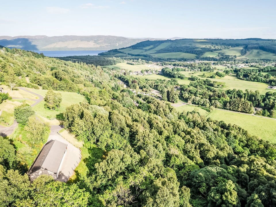 Sky, Plant Community, Plant, Natural Landscape, Land Lot, Tree, Mountain, Grassland, Plain, Landscape