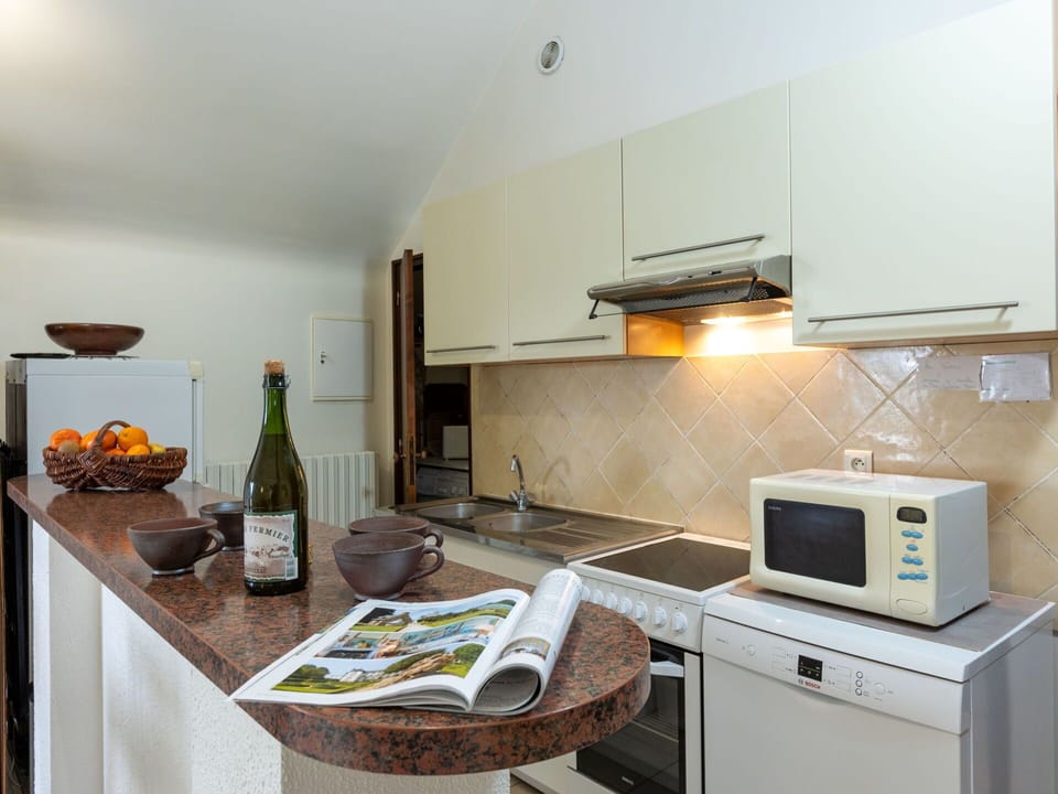 Water, Plant, Property, Building, Swimming Pool, Sky, Azure, Green, Nature, Tree