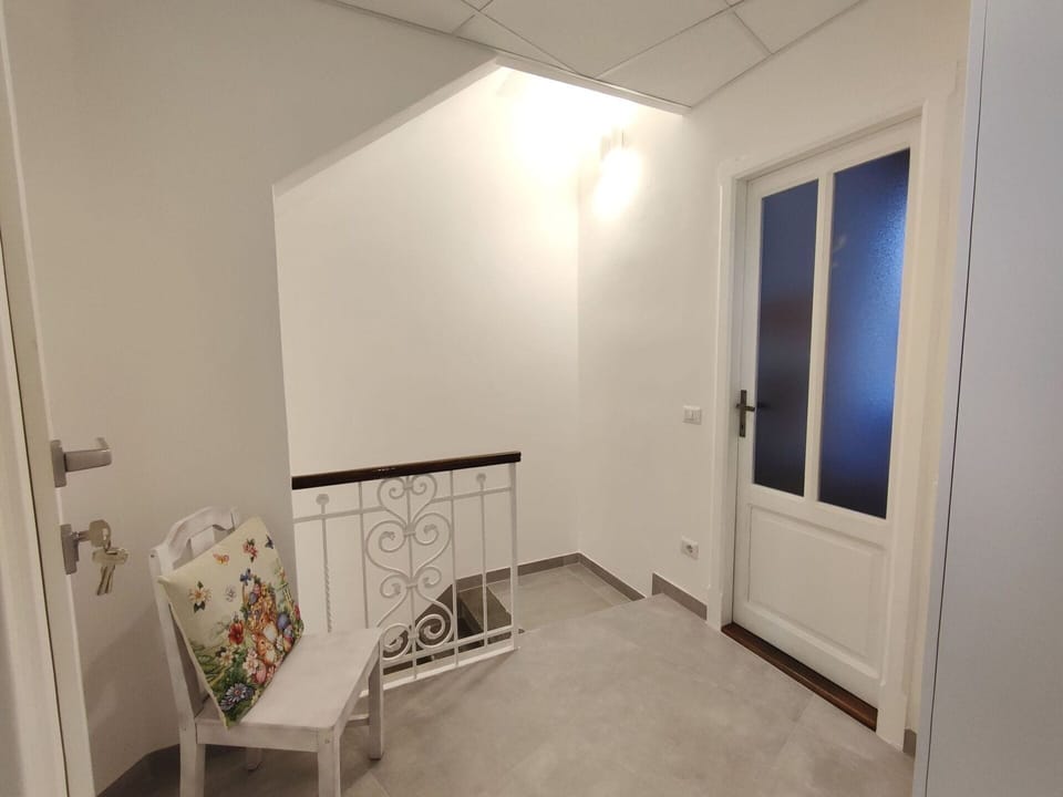 Water, Plant, Furniture, Swimming Pool, Property, Sky, Azure, Blue, Nature, Tree