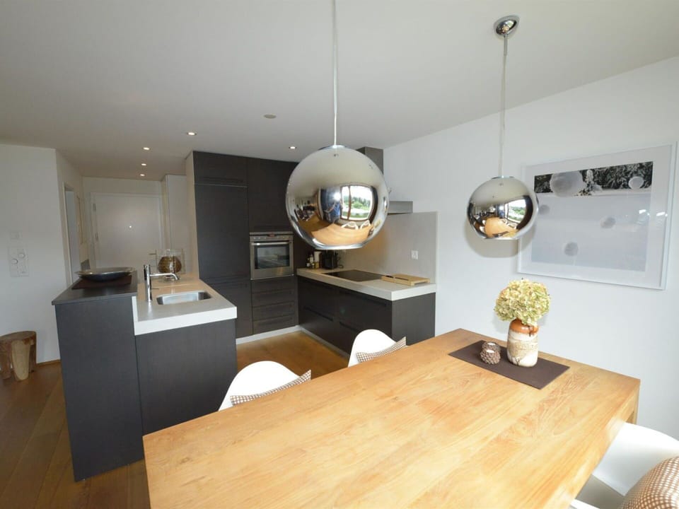 Table, Property, Furniture, Wood, Interior Design, Chair, Building, Kitchen & Dining Room Table, Floor, Flooring