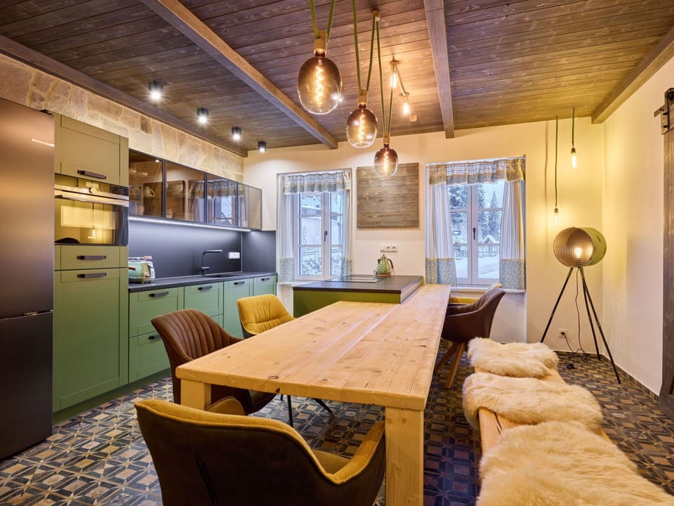 Property, Furniture, Picture Frame, Wood, Cabinetry, Interior Design, Lighting, Architecture, Floor, Chair