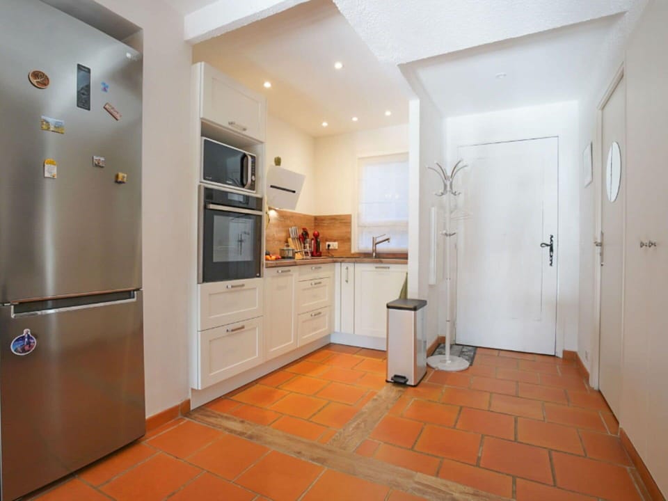 Cabinetry, Property, Building, Interior Design, Door, Wood, House, Architecture, Countertop