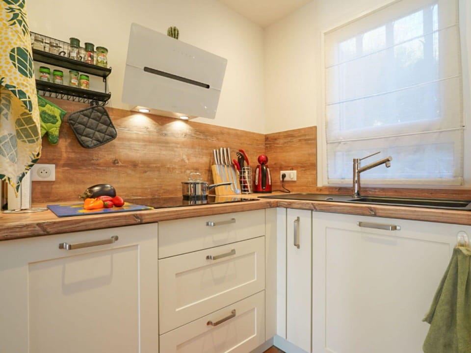 Cabinetry, Countertop, Property, Kitchen Sink, Building, Kitchen, Wood, Drawer, Kitchen Appliance, Sink