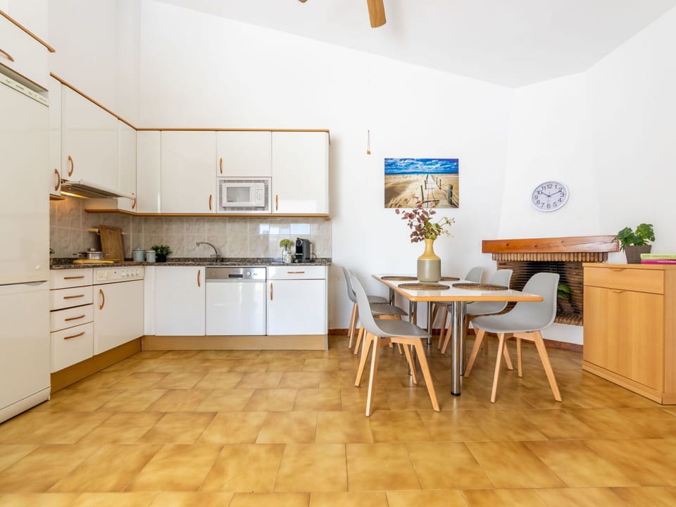 Countertop, Cabinetry, Property, Furniture, Sink, Wood, Table, Houseplant, Interior Design, Kitchen