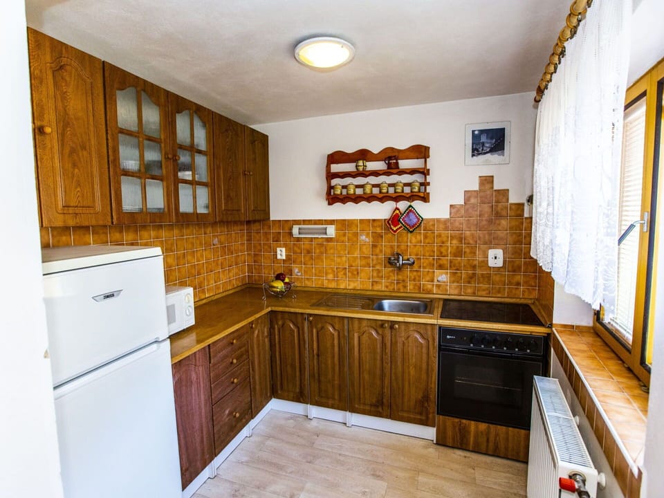 Cabinetry, Countertop, Furniture, Property, Drawer, Wood, Kitchen, Interior Design, Floor, Flooring