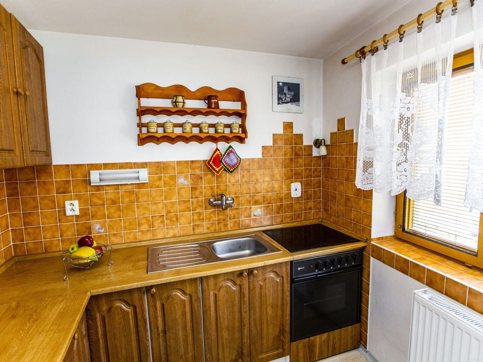 Cabinetry, Property, Countertop, Kitchen Sink, Sink, Building, Kitchen, Wood, Tap, Home Appliance