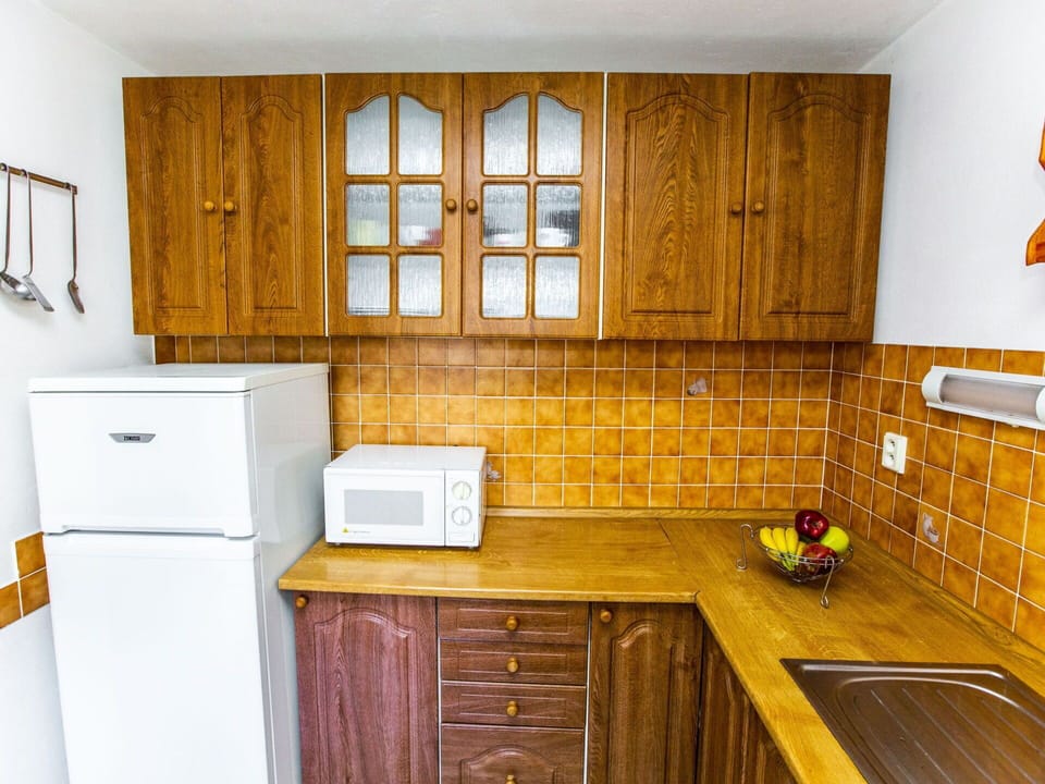 Cabinetry, Kitchen Sink, Property, Furniture, Countertop, Building, Sink, Wood, Kitchen, Interior Design