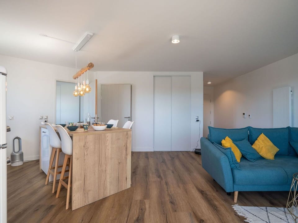 Table, Furniture, Building, Cabinetry, Wood, House, Flooring, Comfort, Floor