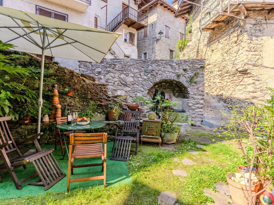 Outdoor Furniture, Chair, Garden, Flowerpot, Courtyard, Yard, Flagstone, Backyard, Houseplant, Landscaping