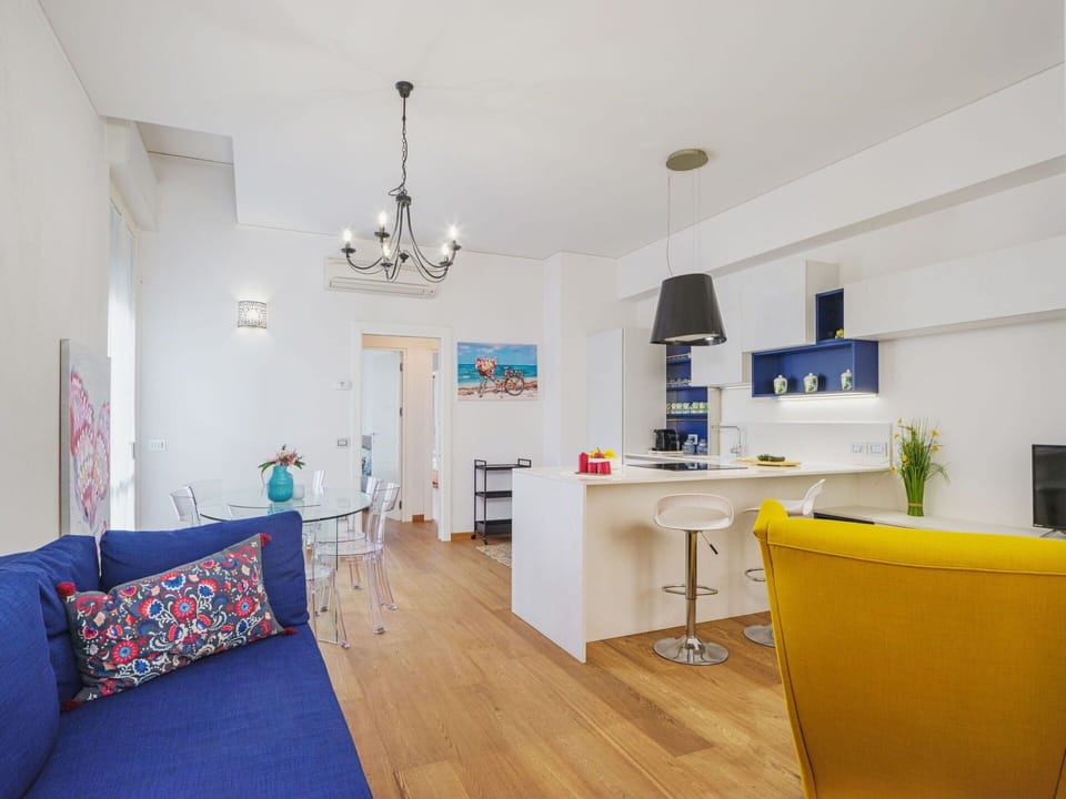 Cloud, Sky, Plant, Property, Building, Window, Flower, Architecture, Urban Design, Neighbourhood