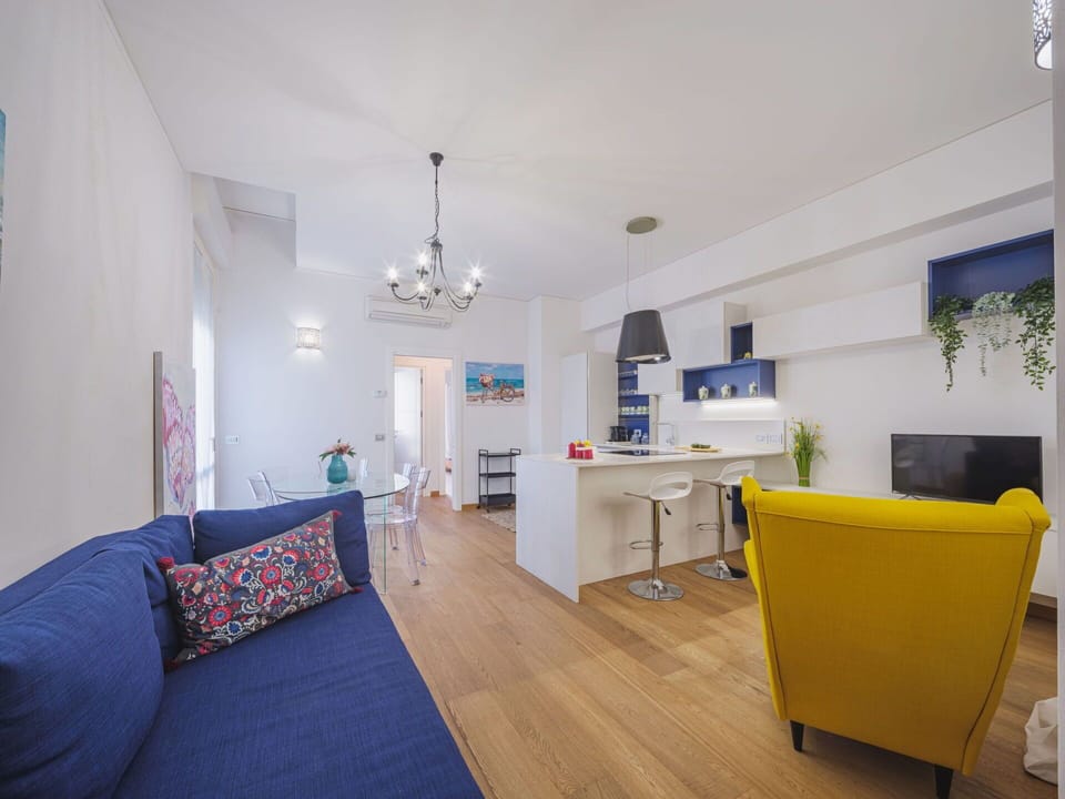 Cloud, Sky, Plant, Property, Building, Window, Flower, Architecture, Urban Design, Neighbourhood