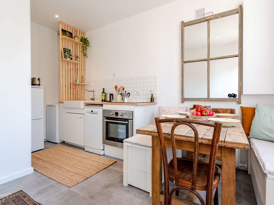 Cloud, Sky, Property, Building, Tree, Wood, Chair, Urban Design, Outdoor Furniture, Table