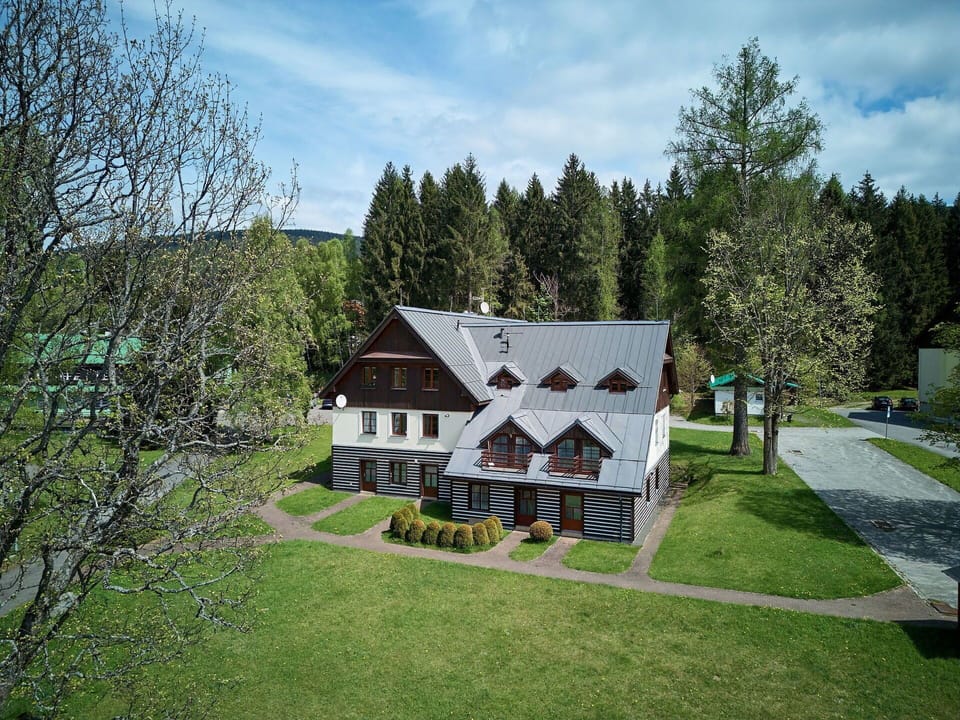House, Home, Roof, Cottage, Farmhouse, Lawn, Estate, Siding, Landscaping, Garden