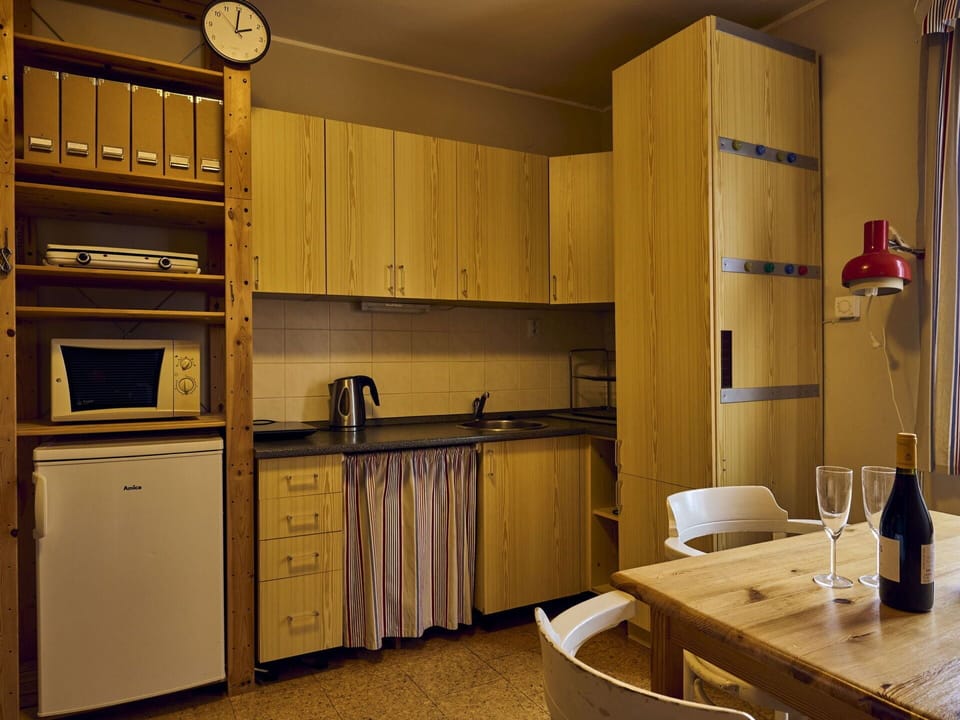 Cabinetry, Property, Kitchen Sink, Countertop, Kitchen Appliance, Kitchen Stove, Kitchen, Wood, Home Appliance, Building